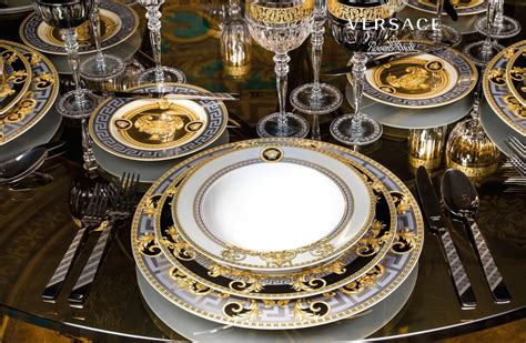 versace dishes set - Versace dining table set.